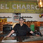 La chef Carlotta Flores, actual dueña del restaurante El Charro Café, posa durante una entrevista con Efe el 27 de junio de 2022, en el interior del restaurante en Tucson, Arizona (Estados Unidos). EFE/ María León