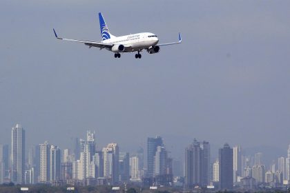 Fotografía de archivo donde se ve un avión de la aerolínea Copa Airlines. EFE/Alejandro Bolívar