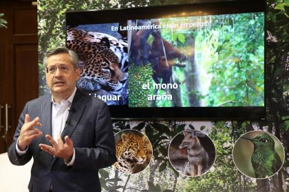 El director de Estrategia y Marketing en Huawei Latinoamérica, Joaquín Saldaña, habla durante una entrevista con Efe, hoy en el balneario de Cancún, en Quintana Roo (México). EFE/Alonso Cupul