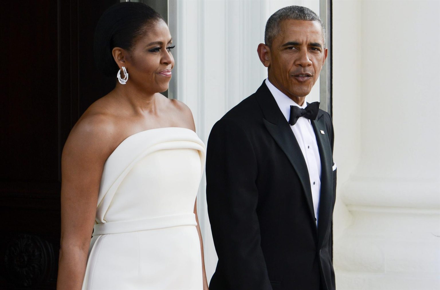 Imagen de archivo del expresidente de EE.UU., Barack Obama (d), y su esposa Michelle Obama (i). EFE/LEIGH VOGEL/POOL