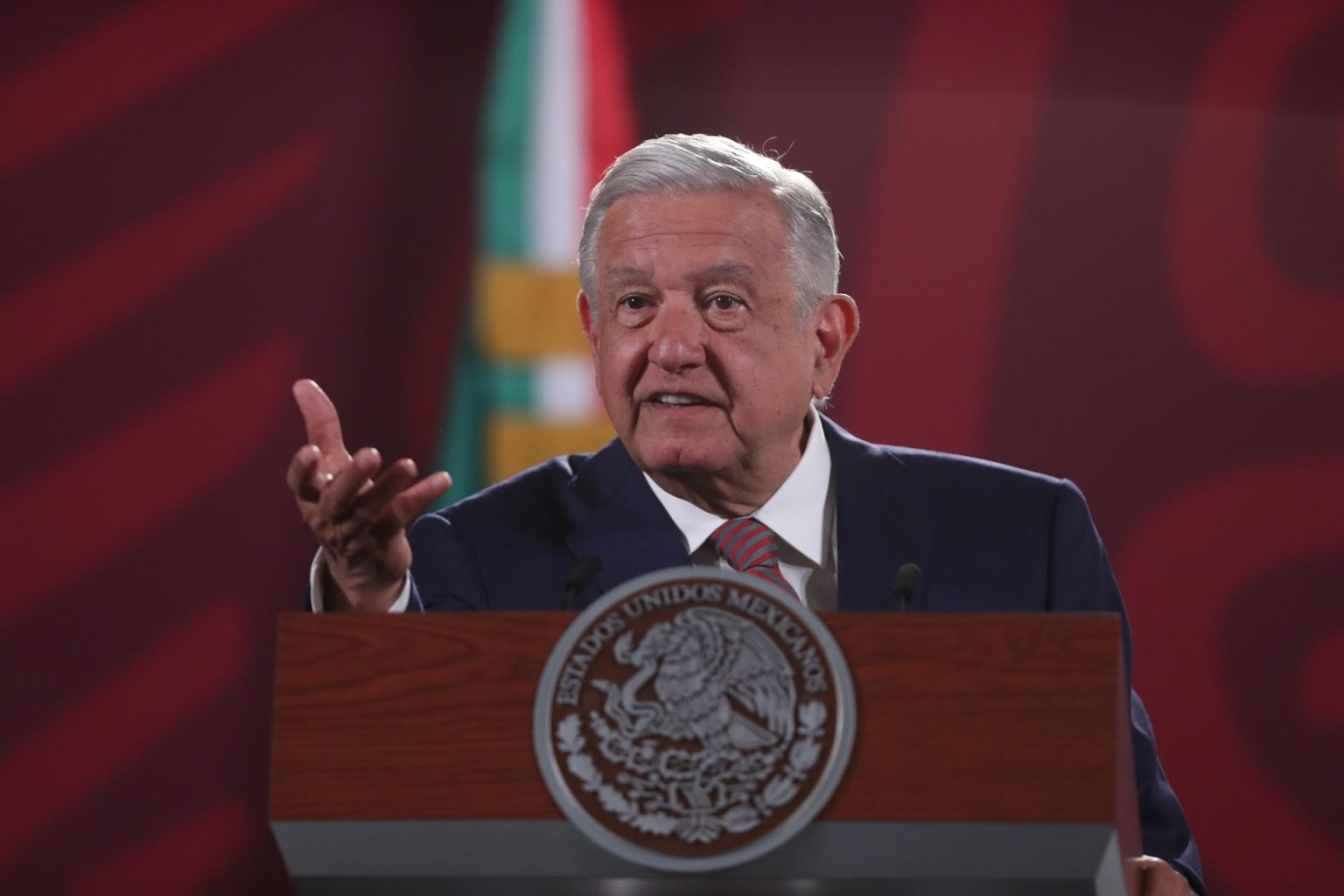 El presidente de México, Andrés Manuel López Obrador, habla durante una rueda de prensa en el Palacio Nacional, en Ciudad de México (México). EFE/ Sáshenka Gutiérrez