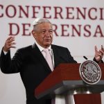 El presidente de México, Andrés Manuel López Obrador, habla durante una rueda de prensa en el Palacio Nacional de la Ciudad de México (México). EFE/ José Méndez