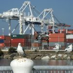 Vista de varios contenedores en el Puerto de Oakland, California (EEUU), donde llegan los barcos provenientes de Asia con productos de consumo. Imagen de archivo. EFE/JOHN G. MABANGLO