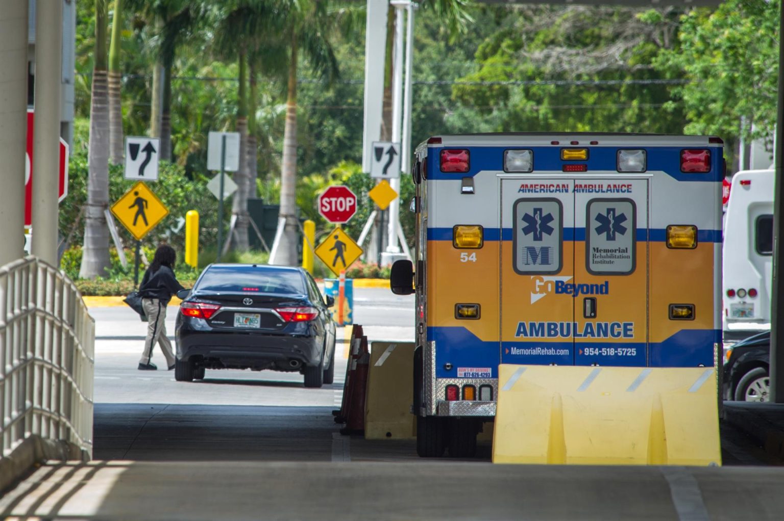 Vista de una ambulancia en Florida, imagen de archivoEFE/Giorgio Viera