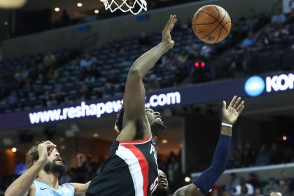 El exjugador Caleb Swanigan (c) de Portland Trail Blazers, en una fotografía de archivo. EFE/Karen Pulfer Focht