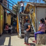 Migrantes permanecen en el albergue Misión Mundial Agape, hoy, en la ciudad fronteriza de Tijuana, Baja California (México). EFE/Joebeth Terriquez