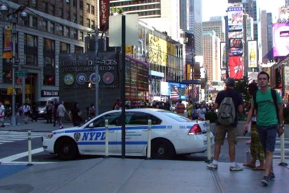 Fotografía de archivo de una de las patrullas de policía en Nueva York. EFE/Andrés Iamartino