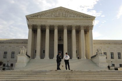 Vista exterior del Tribunal Supremo en Washington DC, Estados Unidos, imagen de archivo. EFE/MICHAEL REYNOLDS