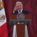 El presidente de México, Andrés Manuel López Obrador, habla durante su conferencia de prensa matutina, hoy, en el Palacio Nacional de la Ciudad de México (México). EFE/ Sáshenka Gutiérrez