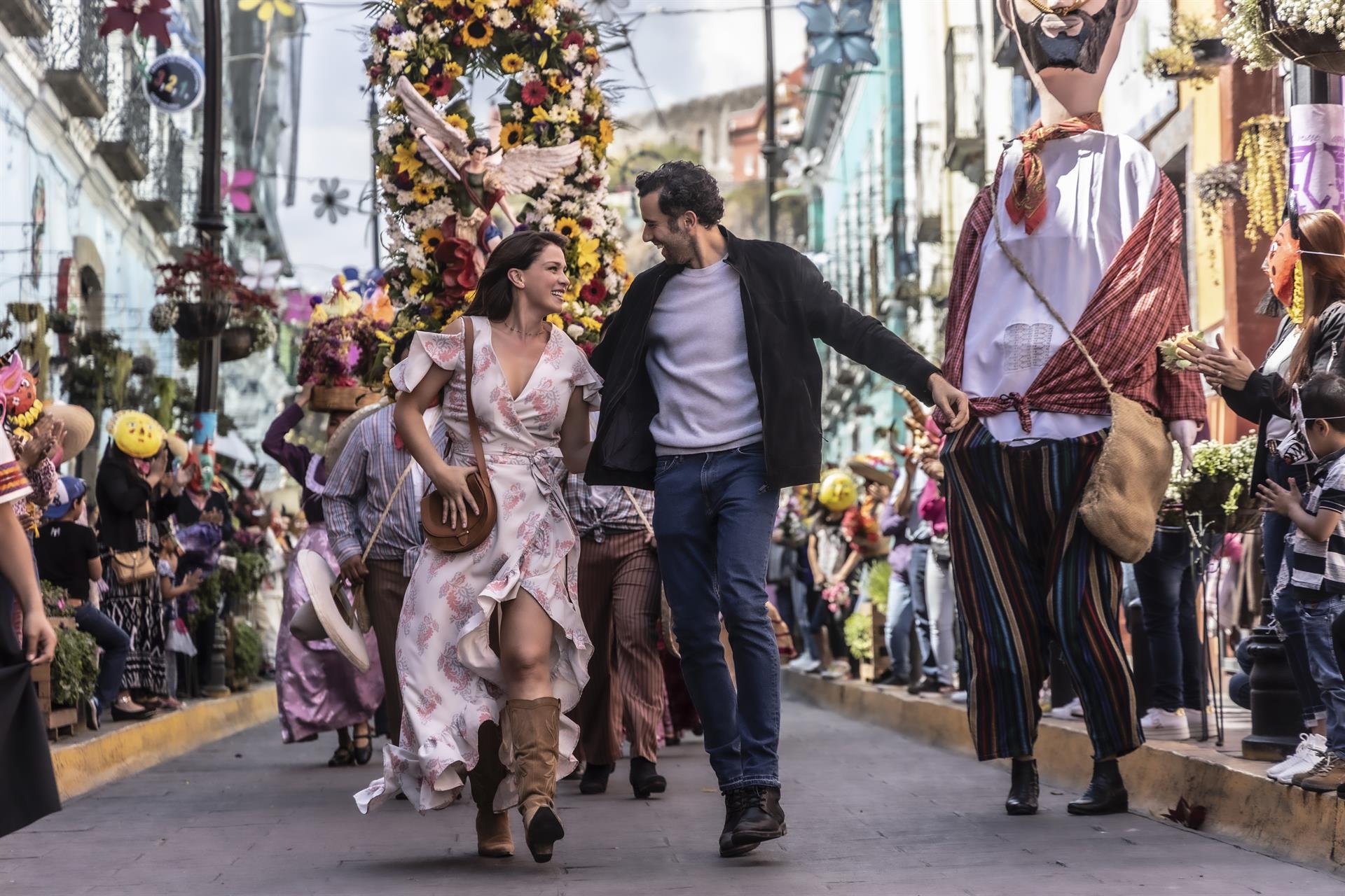 Fotograma cedido por TelevisaUnivision donde aparece Carolina Miranda como Natalia Vallejo y José Pablo Minor como Diego Carvajal, durante una escena de la serie "La mujer del diablo" que se estrena el 21 de julio por ViX+. EFE/TelevisaUnivision /SOLO USO EDITORIAL /NO VENTAS /SOLO DISPONIBLE PARA ILUSTRAR LA NOTICIA QUE ACOMPAÑA /CRÉDITO OBLIGATORIO
