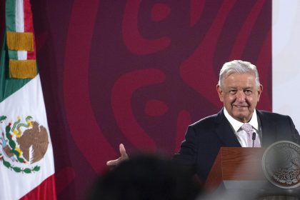 Fotografía cedida hoy, por la presidencia de México, del mandatario mexicano, Andrés Manuel López Obrador, durante una rueda de prensa en Palacio Nacional, de la Ciudad de México (México). EFE/Presidencia de México/SOLO USO EDITORIAL/SOLO DISPONIBLE PARA ILUSTRAR LA NOTICIA QUE ACOMPAÑA(CRÉDITO OBLIGATORIO)