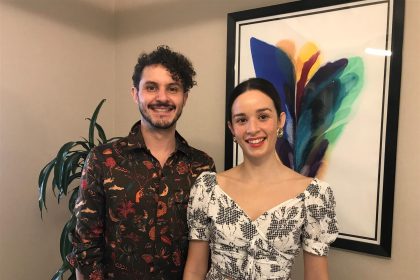 Catalina García y Santiago Prieto, los pilares de la banda colombiana Monsieur Periné, posa para Efe este viernes durante una entrevista en Miami, Florida. EFE/Ana Mengotti