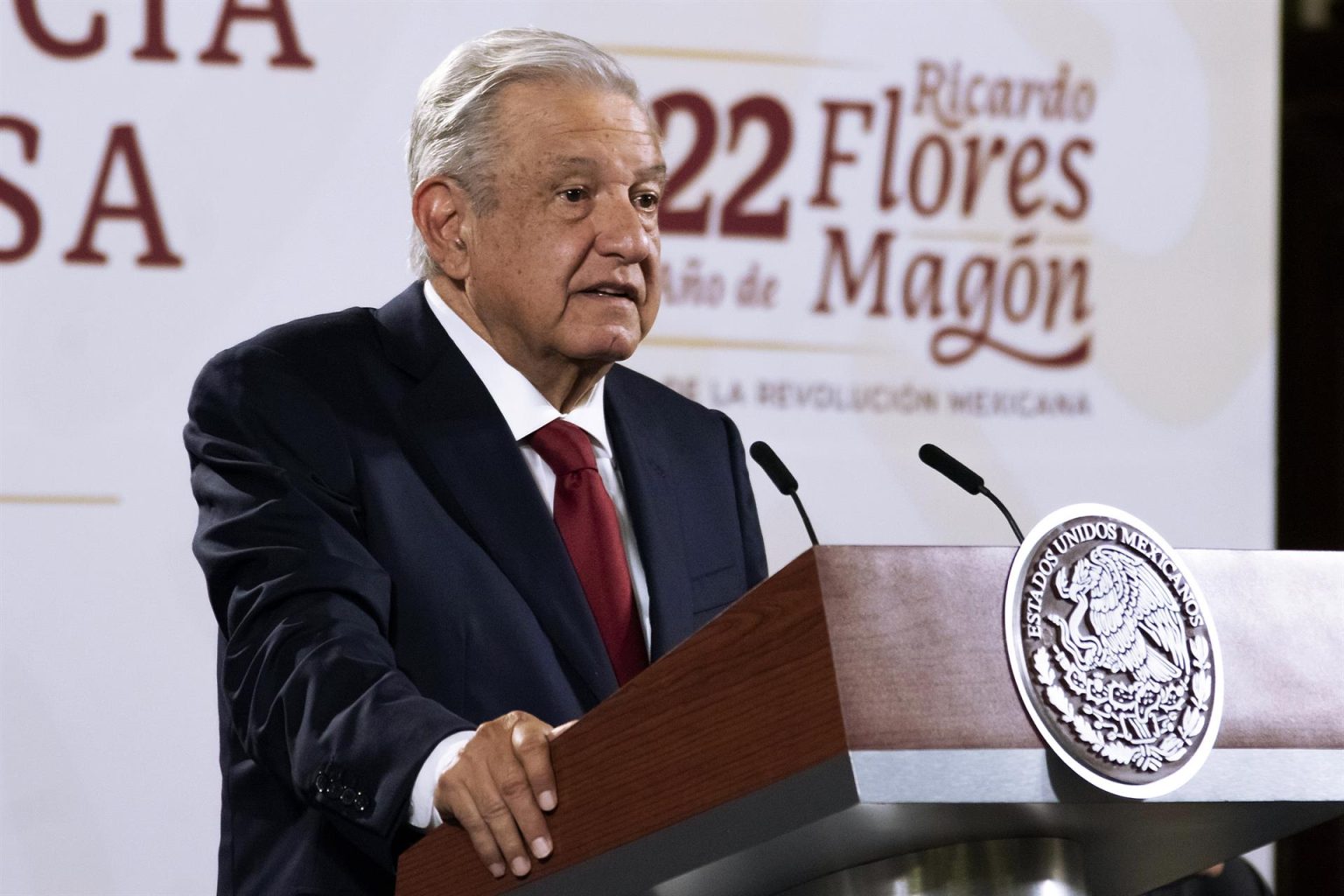 Fotografía cedida hoy por la Presidencia de México que muestra al mandatario Andrés Manuel López Obrador durante su rueda de prensa matutina en el Palacio Nacional, en Ciudad de México (México). EFE/Presidencia de México /SOLO EDITORIAL /SOLO DISPONIBLE PARA ILUSTRAR LA NOTICIA QUE ACOMPAÑA (CRÉDITO OBLIGATORIO)