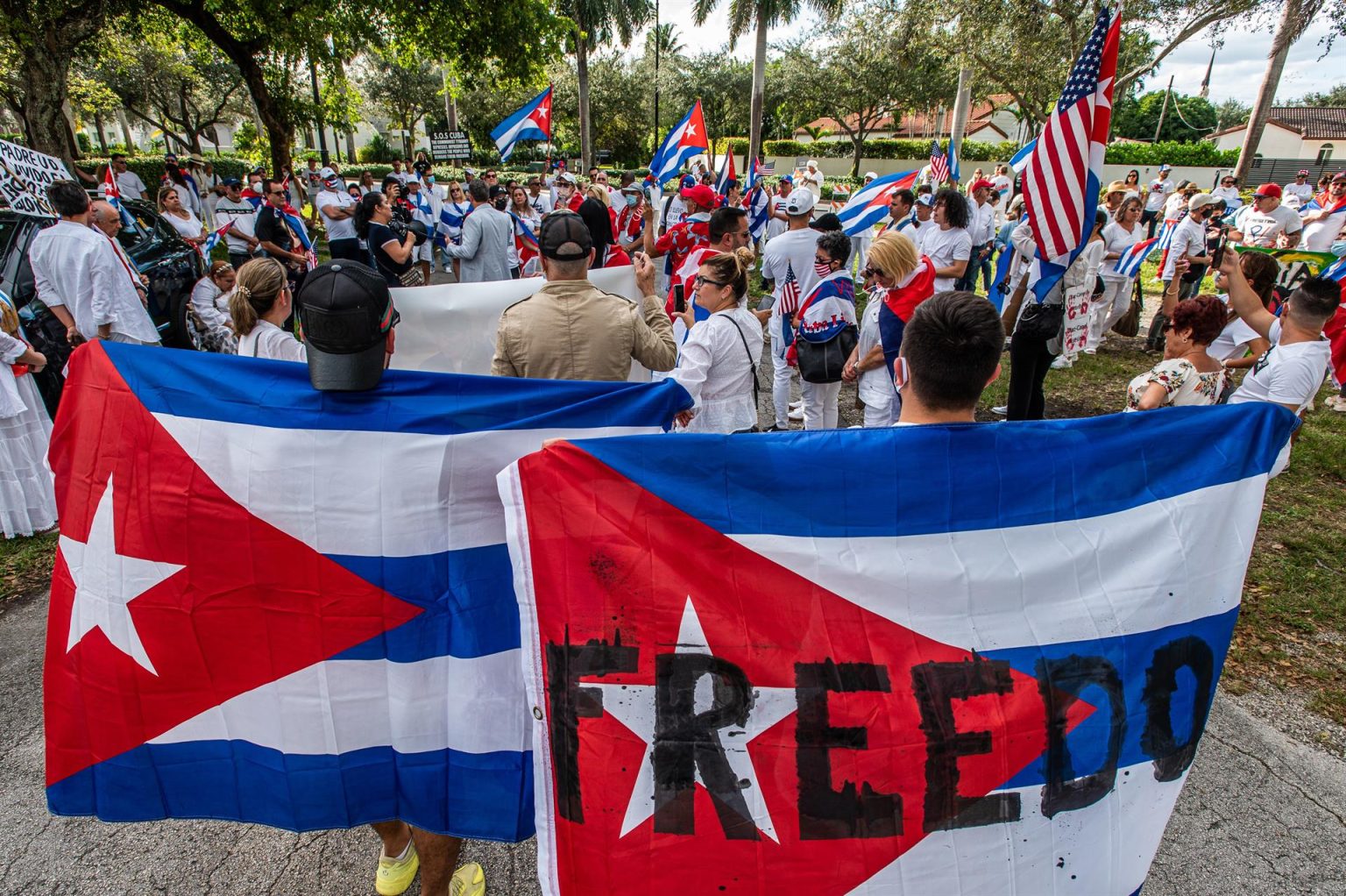 Decenas de cubanos durante una manifestación en Miami, Florida (EE.UU). Imagen de archivo. EFE/ Giorgio Viera