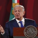 El presidente de México, Andrés Manuel López Obrador, habla hoy durante su conferencia de prensa matutina en Palacio Nacional, en Ciudad de México (México). EFE/José Méndez