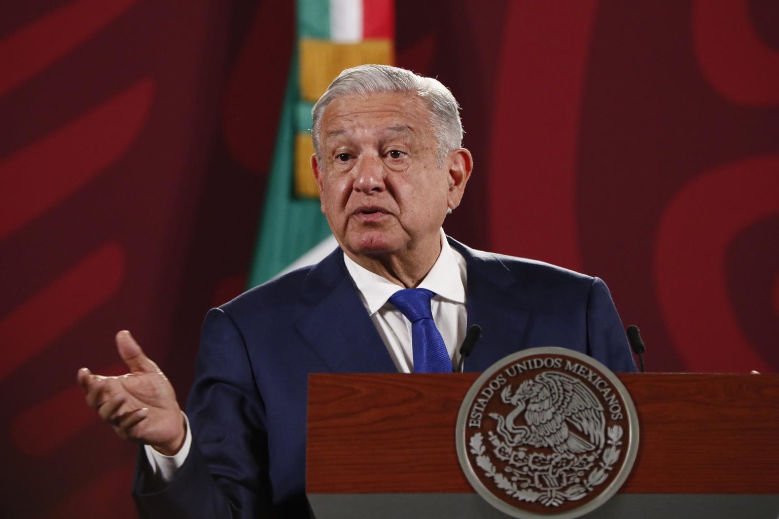 El presidente de México, Andrés Manuel López Obrador, habla hoy durante su conferencia de prensa matutina en Palacio Nacional, en Ciudad de México (México). EFE/José Méndez