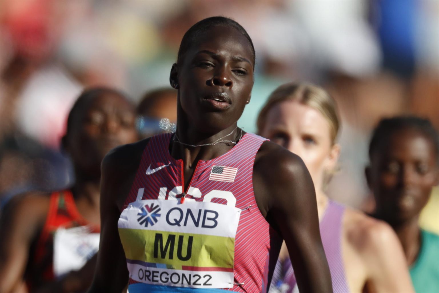 La estadounidense Athing Mu compite para ganar la final de 800m femenino hoy, en los Campeonatos Mundiales de Atletismo en Hayward Field en Eugene (EE.UU.). EFE/ Alberto Estevez