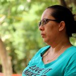 Guadalupe Lizbeth Ramírez, esposa de un migrante mexicano fallecido en Texas, habla durante una entrevista para Efe, el 4 de julio de 2022, en la ciudad de Querétaro (México). EFE/ Sergio Adrián Ángeles