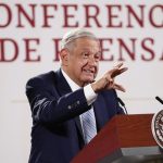 El presidente de México, Andrés Manuel López Obrador, habla durante su rueda de prensa matutina hoy, en el Palacio Nacional de Ciudad de México (México). EFE/José Méndez