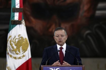 El ministro presidente de la Suprema Corte de Justicia de la Nación (SCJN), Arturo Zaldívar, habla el 22 de junio de 2022 durante una rueda de prensa en la Ciudad de México (México). EFE/Mario Guzmán