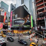 Fotografía cedida hoy por el FC Barcelona que muestra una imagen del club en pleno Times Square en Nueva York (EE.UU.). EFE/FC Barcelona