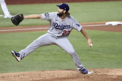 Clayton Kershaw de los Dodgers de Los Angeles, en una fotografía de archivo. EFE/Tannen Maury