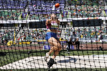 Brooke Andersen de los EE.UU. se presenta en la final de lanzamiento de martillo femenino en el Campeonato Mundial de Atletismo. EFE/EPA/Robert Ghement