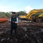 La especialista en agricultura y cambio climático en Greenpeace México, Viridiana Lázaro, habla a Efe durante una protesta contra la construcción del tramo 5 del Tren Maya, hoy, en Playa del Carmen (México). EFE/ Alonso Cupul