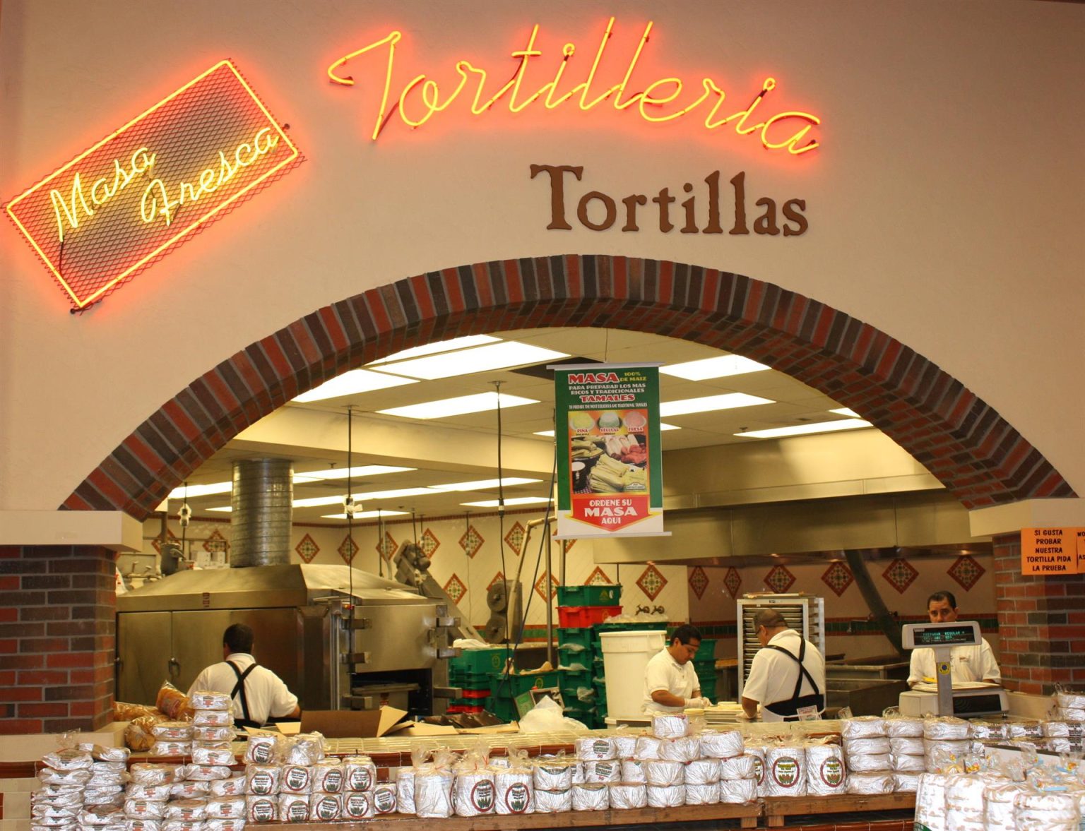 Fotografía de archivo de una vista de una de las secciones de comida de los supermercados ¨Northgate Market¨ de California, una de las tres cadenas de supermercados hispanos más grande de EEUU. EFE/Yasmín Rincón