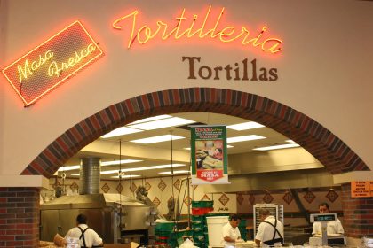 Fotografía de archivo de una vista de una de las secciones de comida de los supermercados ¨Northgate Market¨ de California, una de las tres cadenas de supermercados hispanos más grande de EEUU. EFE/Yasmín Rincón