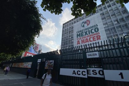 Vista hoy de la sede del Partido Revolucionario Institucional (PRI) en Ciudad de México (México).  EFE/Alex Cruz