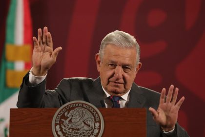 El presidente de México, Andrés Manuel López Obrador, participa hoy en una rueda de prensa matutina en Palacio Nacional, en Ciudad de México (México). EFE/Mario Guzmán