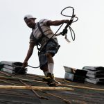 Fotografía de trabajadores hispanos en una construcción. Imagen de archivo. EFE/Walter Gómez