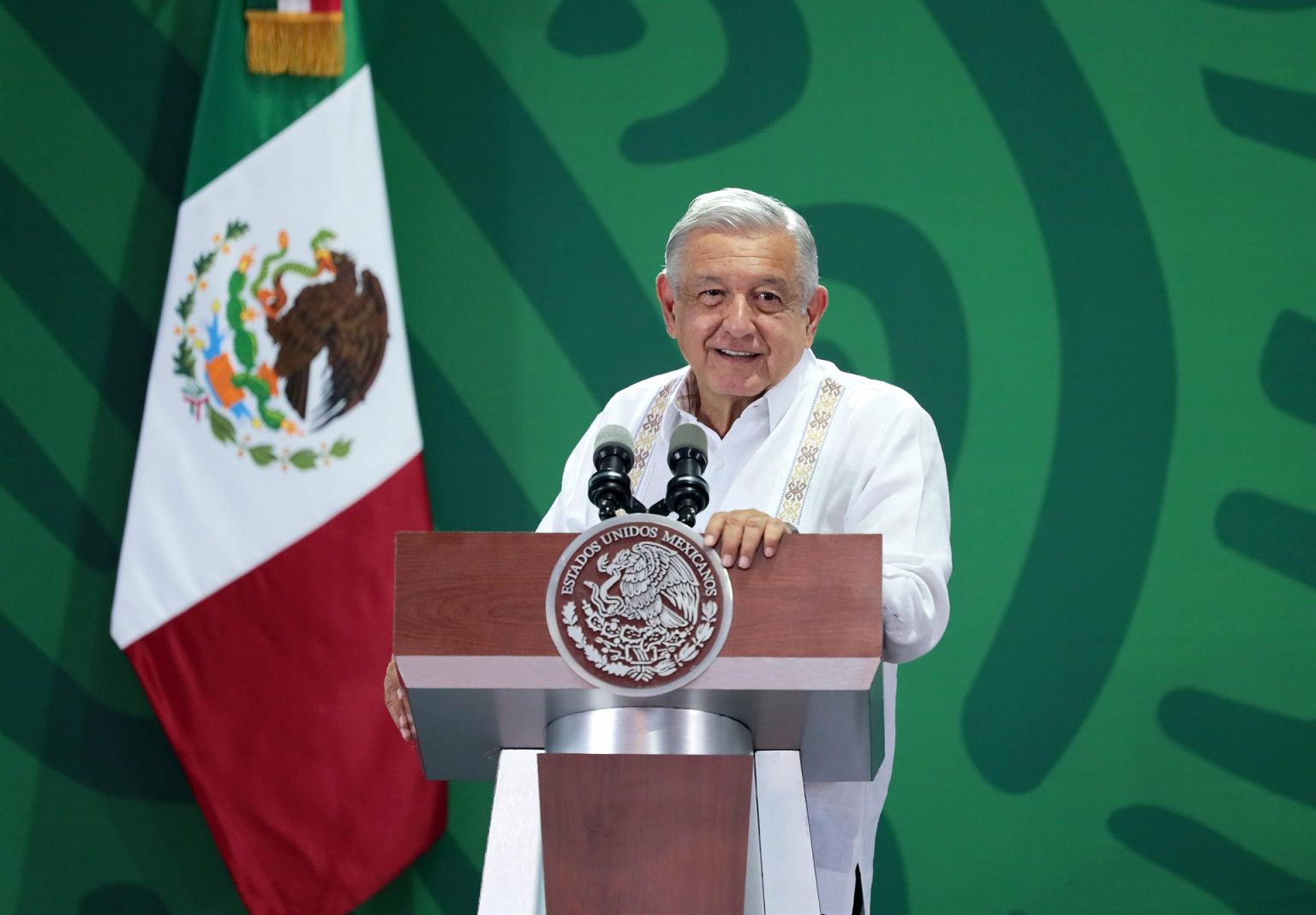 Fotografía cedida por la Presidencia mexicana que muestra al presidente de México, Andrés Manuel López Obrador, mientras ofrece una rueda de prensa en Puerto Vallarta, Jalisco (México). EFE/ Presidencia De México SOLO USO EDITORIAL SOLO DISPONIBLE PARA ILUSTRAR LA NOTICIA QUE ACOMPAÑA (CRÉDITO OBLIGATORIO)