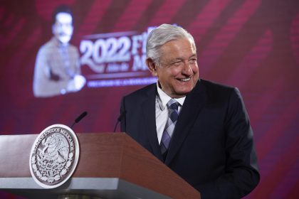 Fotografía cedida hoy por la presidencia de México del mandatario mexicano, Andrés Manuel López Obrador, durante una rueda de prensa matutina en el Palacio Nacional de la Ciudad de México (México). EFE/Presidencia de México/SOLO USO EDITORIAL/SOLO DISPONIBLE PARA ILUSTRAR LA NOTICIA QUE ACOMPAÑA(CRÉDITO OBLIGATORIO)