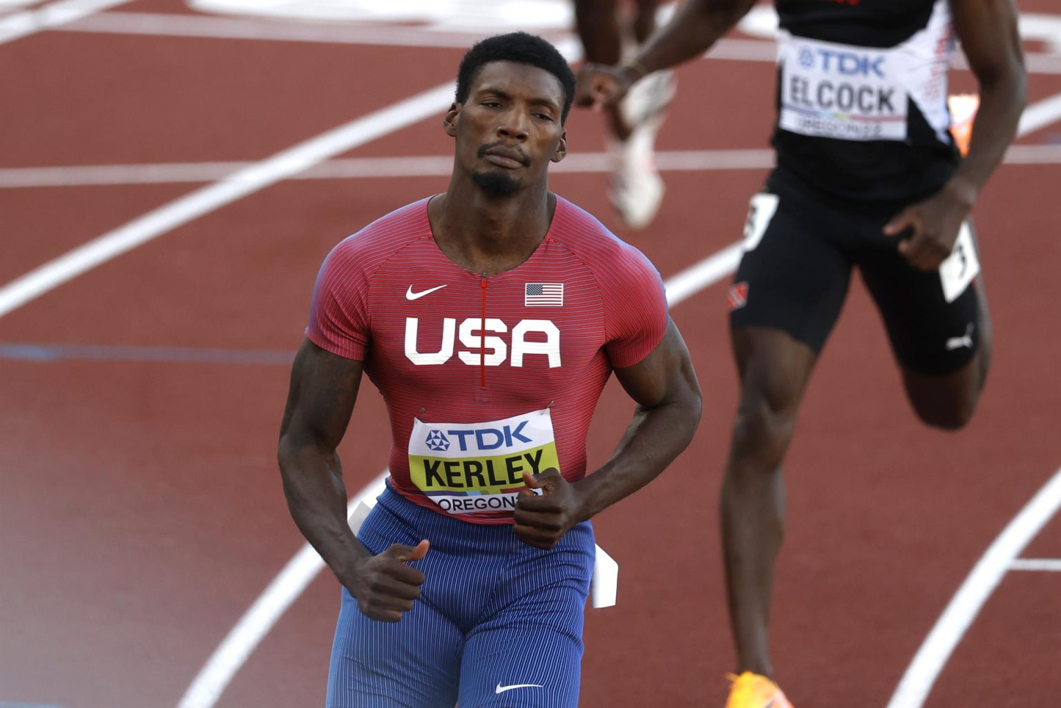 Fred Kerley de Estados Unidos compite hoy, en la prueba 100m masculino en los Campeonatos del Mundo de atletismo en el estadio Hayward Field en Eugene (Estados Unidos). EFE/ Kai Forsterling