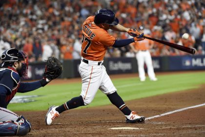 Fotografía de archivo de José Altuve de los Astros de Houston. EFE/EPA/KEN MURRAY