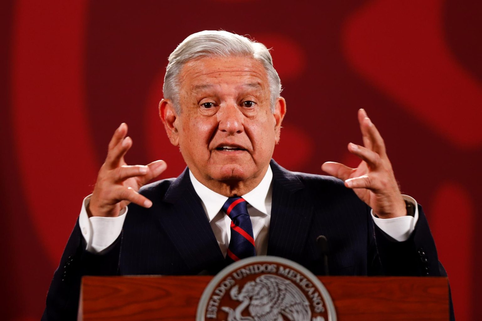 El presidente mexicano, Andrés Manuel López Obrador, habla durante una conferencia de prensa hoy, en el Palacio Nacional de Ciudad de México (México). EFE/ Isaac Esquivel