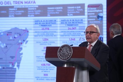 El director general del Instituto Nacional de Antropología e Historia (INAH), Diego Prieto, habla hoy durante una conferencia de prensa en el Palacio Nacional de la Ciudad de México (México). EFE/Sáshenka Gutiérrez