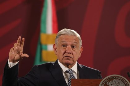 El presidente de México, Andrés Manuel López Obrador, habla hoy durante una rueda de prensa en Palacio Nacional, en Ciudad de México (México). EFE/Mario Guzmán