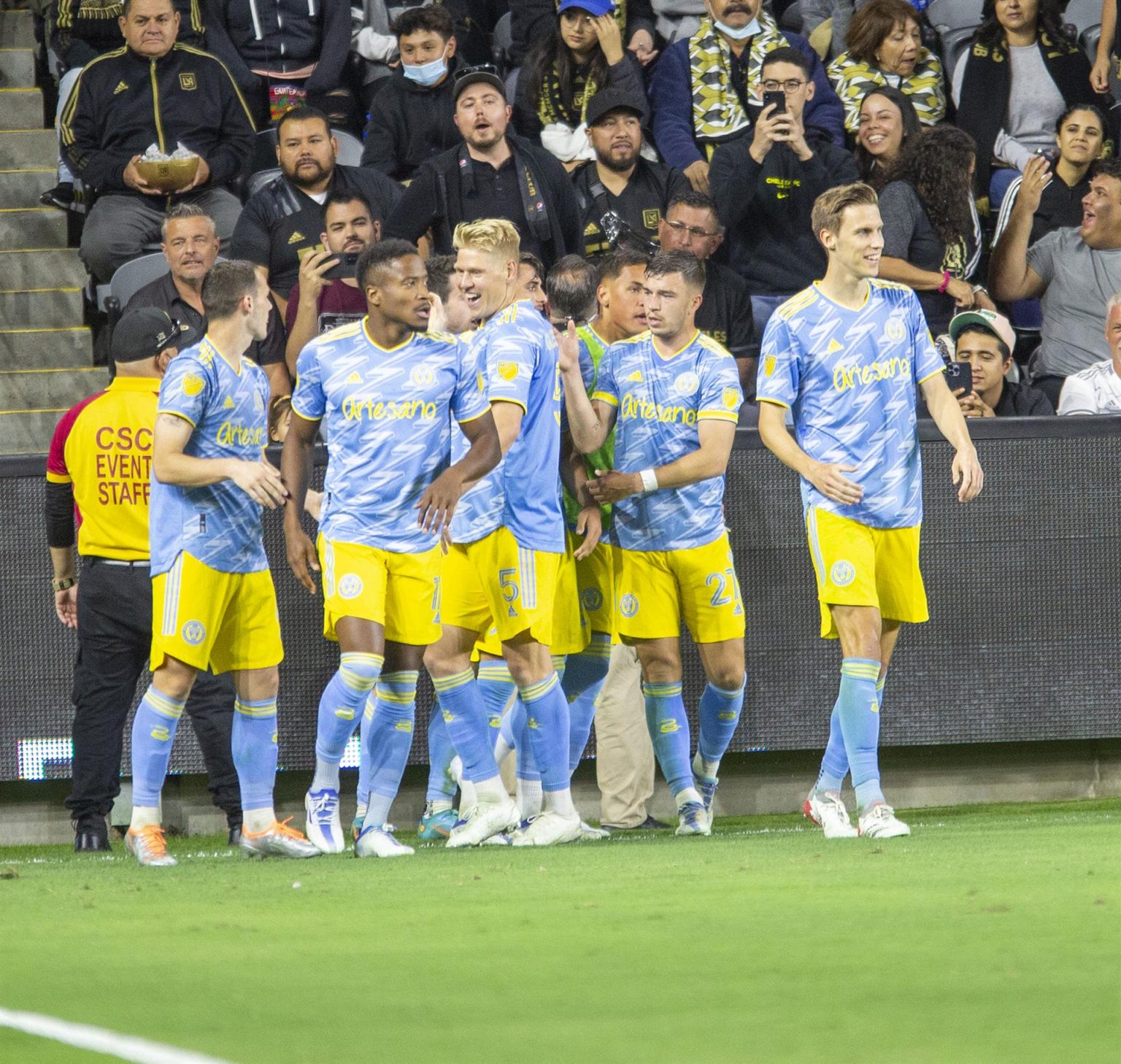 Los jugadores del Philadelphia Union celebran el gol de su compañero Julián Carranza, en una fotografía de archivo. EFE/Armando Arorizo