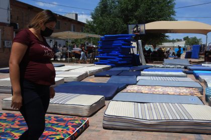 Migrantes centroamericanos permanecen en un albergue La Casa del Migrante, el 2 de julio de 2022, en Ciudad Juárez, estado de Chihuahua (México). EFE/Luis Torres