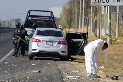 Fuerzas federales custodian donde hubo un tiroteo, en el estado mexicano de Guanajuato (México). Imagen de archivo. EFE/STR