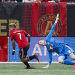 Fotografía de archivo en al que se registró al delantero venezolano del Atlanta United, Josef Martinez (i), quien anotó el gol en la derrota de su equipo 2-1 ante los New York Red Bulls en partido de la MLS. EFE/Erik S. Lesser