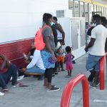 Las autoridades estadounidenses capturaron en Texas a más de 670 migrantes indocumentados en tres grupos grandes en el transcurso de menos de seis horas, informó hoy viernes la Oficina de Aduanas y Protección Fronteriza (CBP). Imagen de archivo. EFE/ Alex Segura