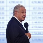 El presidente de México, Andrés Manuel López Obrador, habla hoy durante su rueda de prensa matutina en Palacio Nacional, en Ciudad de México (México). EFE/Mario Guzmán