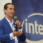 El director de Relaciones con Gobierno de Intel en México, Isaac Ávila, participa en una conferencia en las instalaciones de Intel Centro de Diseño Guadalajara (GDC), el 8 de julio de 2022 en la ciudad de Zapopan, Jalisco (México). EFE/ Francisco Guasco