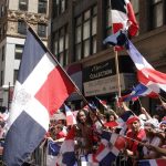 Fotografía de archivo de cientos de miles de dominicanosdurante el Desfile Dominicano, que se realizó por la Avenida de las Américas de Nueva York. EFE/Miguel Rajmil