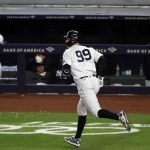 "El Juez", como es conocido Judge, puso a vibrar el Yankee Stadium de Nueva York con su cuarto tablazo de vuelta completa en sus últimos tres partidos, consolidándose como el líder de este renglón en las Grandes Ligas. Foto de archivo. EFE/EPA/JASON SZENES