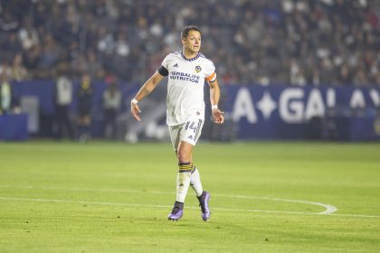 Fotografía de archivo de Javier, Chicharito, Hernández (14) de Los Angeles Galaxy. EFE/ Armando Arorizo